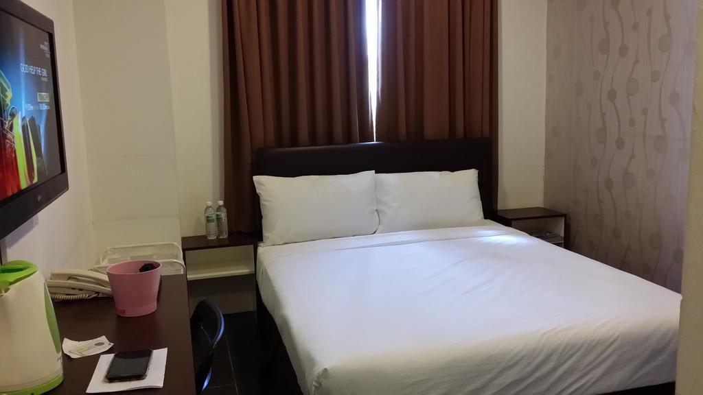 Blueberry Inn Miri Room photo