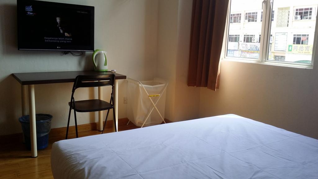 Blueberry Inn Miri Room photo